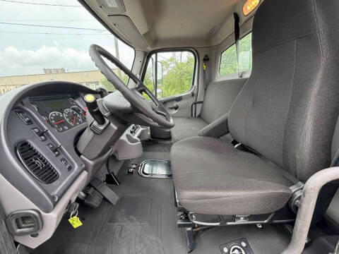 2020 Freightliner M2 106