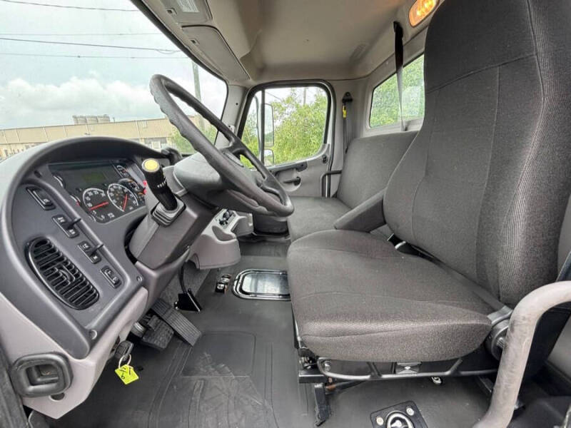 2020 Freightliner M2 106