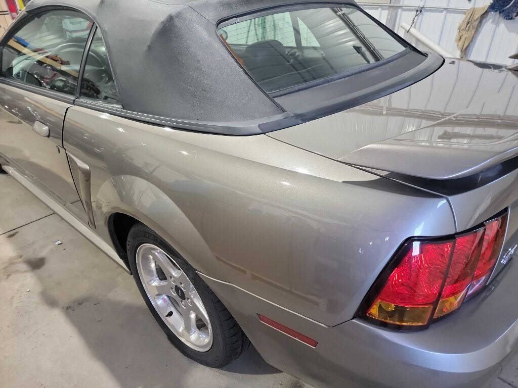 2001 Ford Mustang SVT Cobra 20