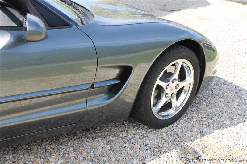 2004 Chevrolet Corvette 15