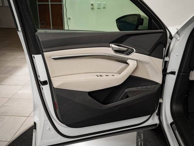 2021 Audi e-tron quattro Premium