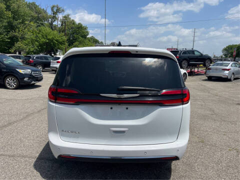 2023 Chrysler Pacifica Touring L