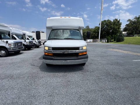 2014 Chevrolet Express C-4500 Shuttle Bus
