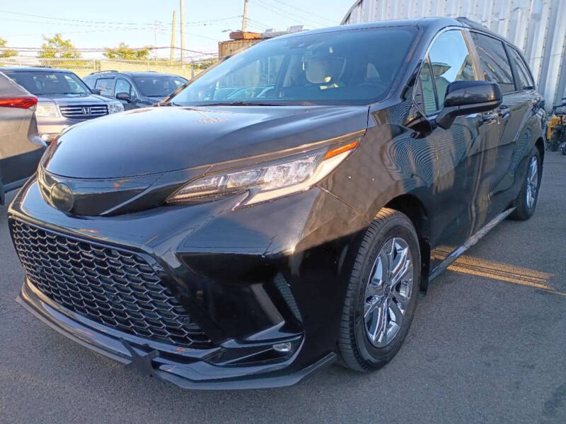 2022 Toyota Sienna XSE 7-Passenger