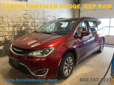 2020 Chrysler Pacifica for sale at Turpin Chrysler Dodge Jeep Ram in Dubuque IA
