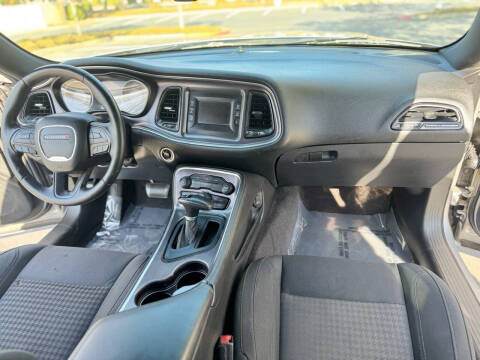 2016 Dodge Challenger SXT