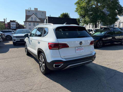2022 Volkswagen Taos SE 4Motion