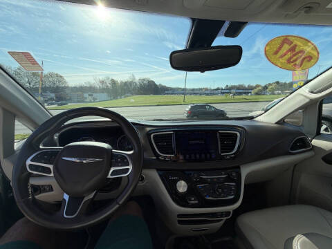 2017 Chrysler Pacifica Touring-L