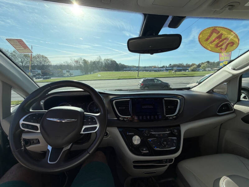 2017 Chrysler Pacifica Touring-L