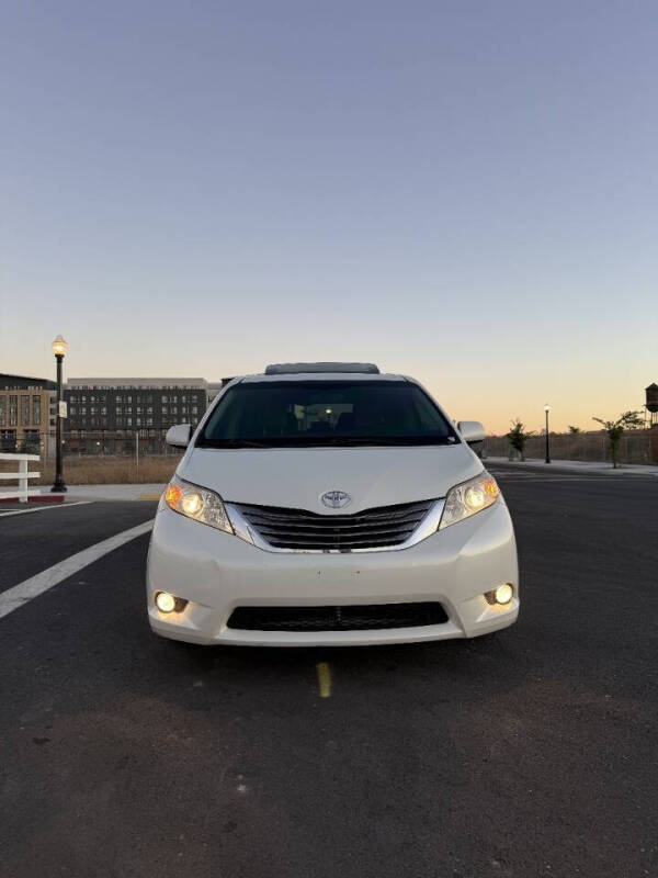 2015 Toyota Sienna XLE 8-Passenger
