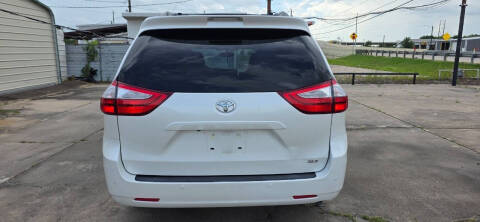 2015 Toyota Sienna XLE 8-Passenger