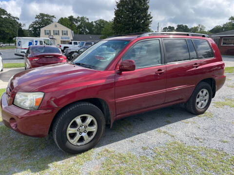 2005 Toyota Highlander for sale at LAURINBURG AUTO SALES in Laurinburg NC