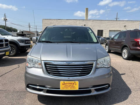 2014 Chrysler Town and Country Touring