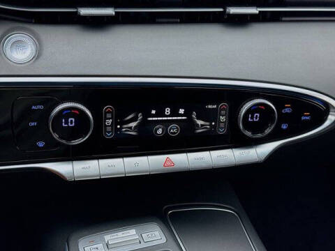 2023 Genesis GV70 2.5T Standard