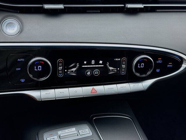 2023 Genesis GV70 2.5T Standard
