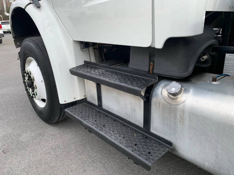 2017 Freightliner M2 106