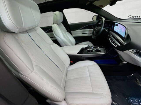 2024 Cadillac LYRIQ Luxury 1