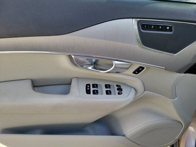 2024 Volvo XC90 B5 Core Bright Theme