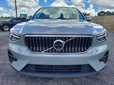2024 Volvo XC40 B5 Plus Bright Theme