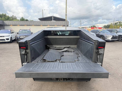 2025 Tesla Cybertruck