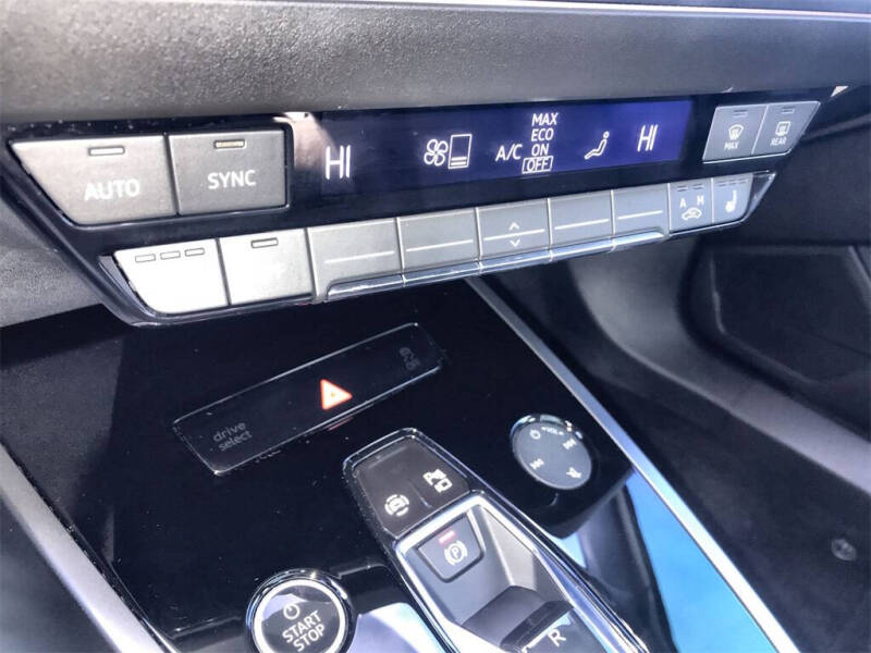 2024 Audi Q4 e-tron quattro Premium Plus 55