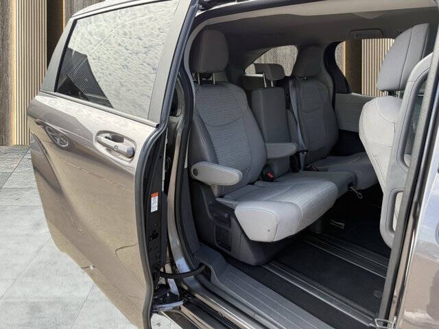 2024 Toyota Sienna LE 8-Passenger