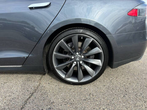 2016 Tesla Model S 70D