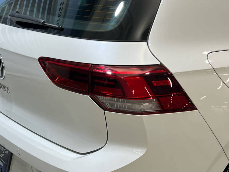 2024 Volkswagen Golf GTI SE