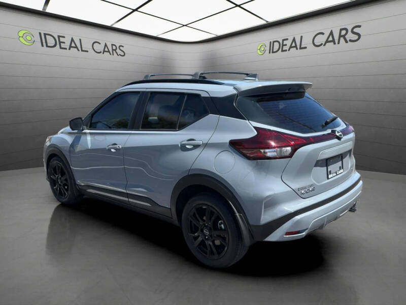 2022 Nissan Kicks SR