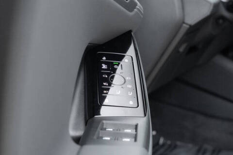 2025 Audi Q6 e-tron quattro Premium Plus