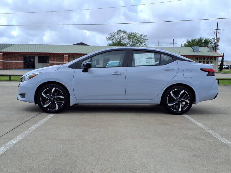 2025 Nissan Versa SR