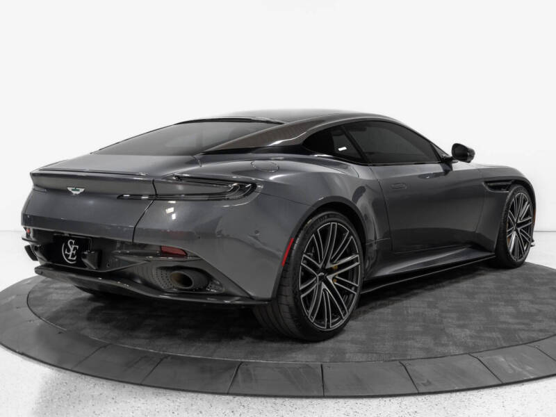 2024 Aston Martin DB12 V8
