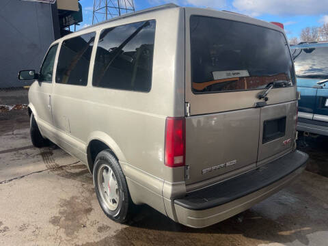 2005 GMC Safari SLT