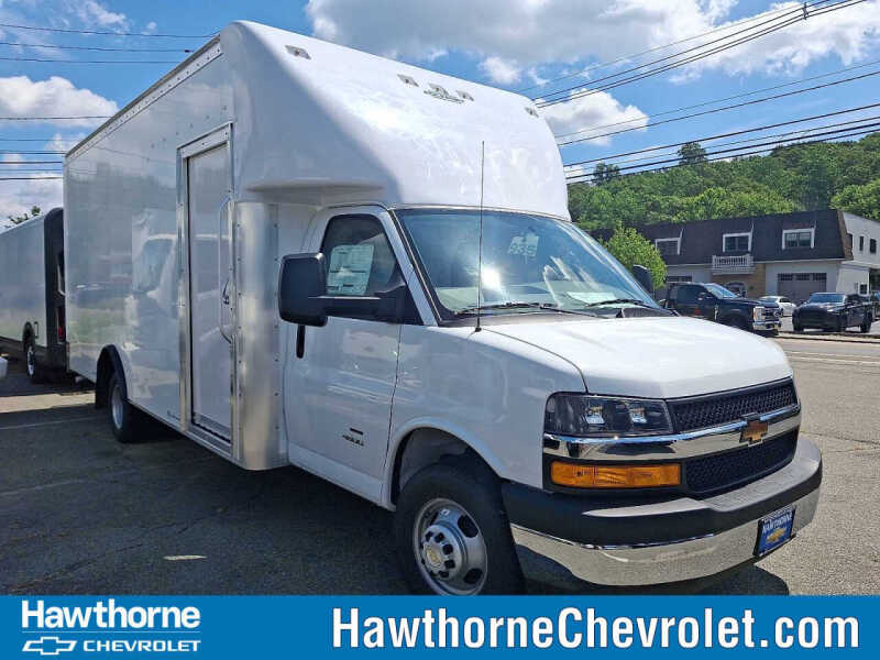 2025 Chevrolet Express Cutaway Base's photo