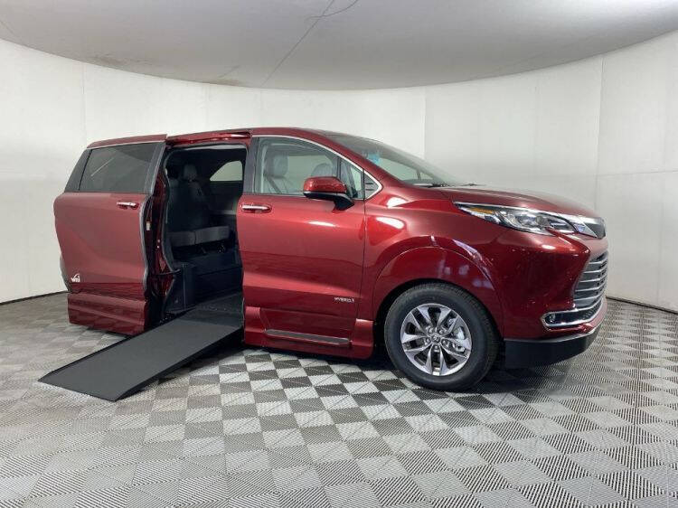 2021 Toyota Sienna XLE 7-Passenger