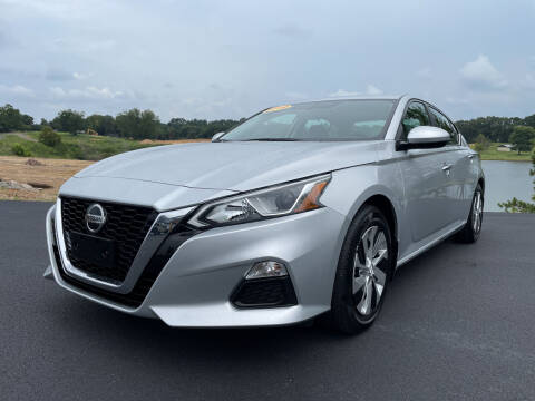 2019 Nissan Altima for sale at BILL HANCOCK MOTORS LLC in Albertville AL
