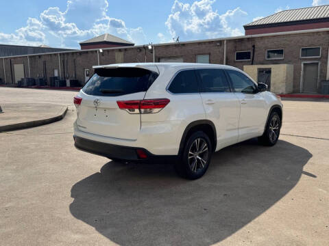 2017 Toyota Highlander LE