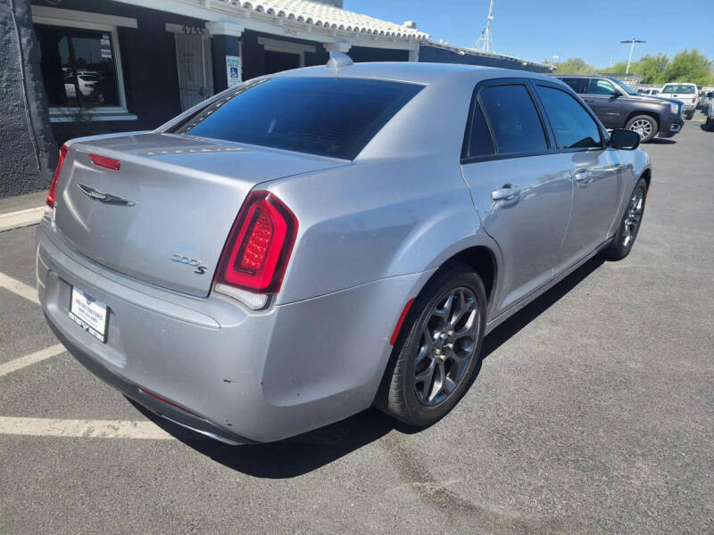 2016 Chrysler 300