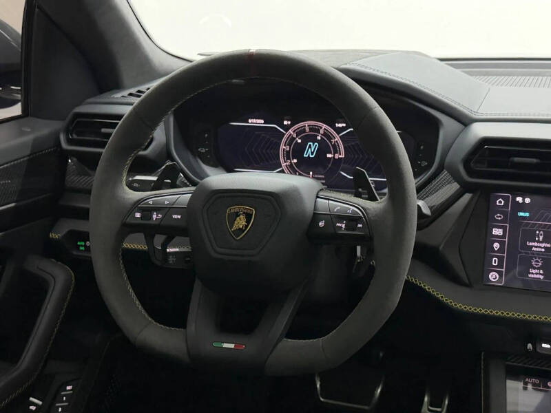 2025 Lamborghini Urus SE