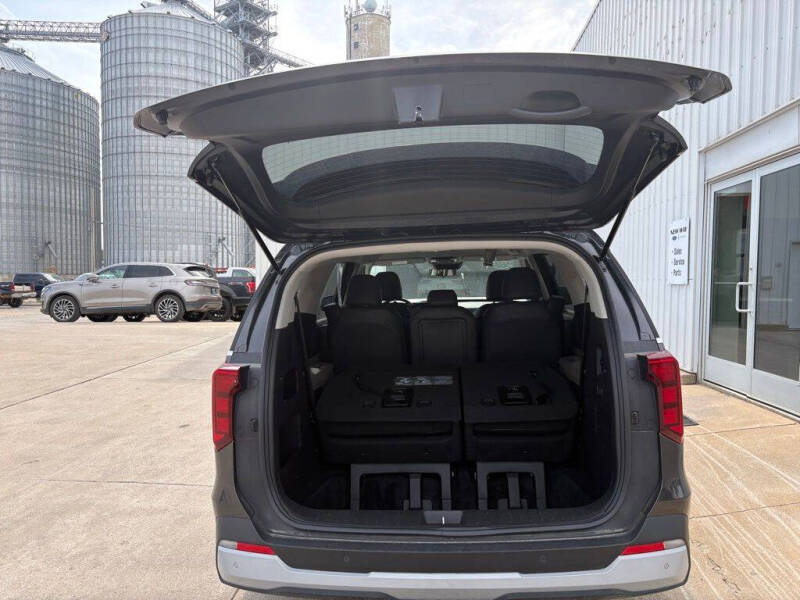 2025 Kia Carnival LXS