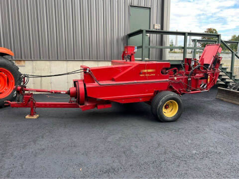 1991 New Holland 311 Square baler