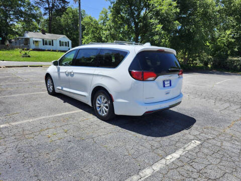 2017 Chrysler Pacifica Touring-L