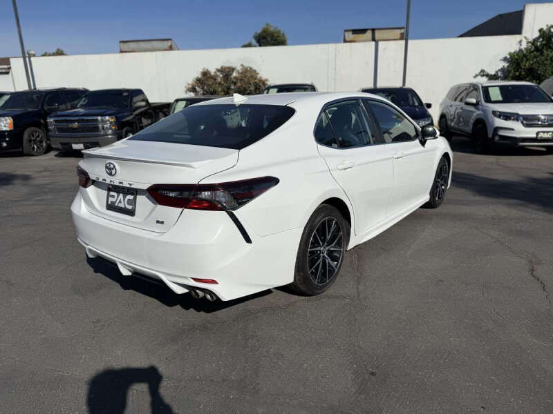 2022 Toyota Camry SE
