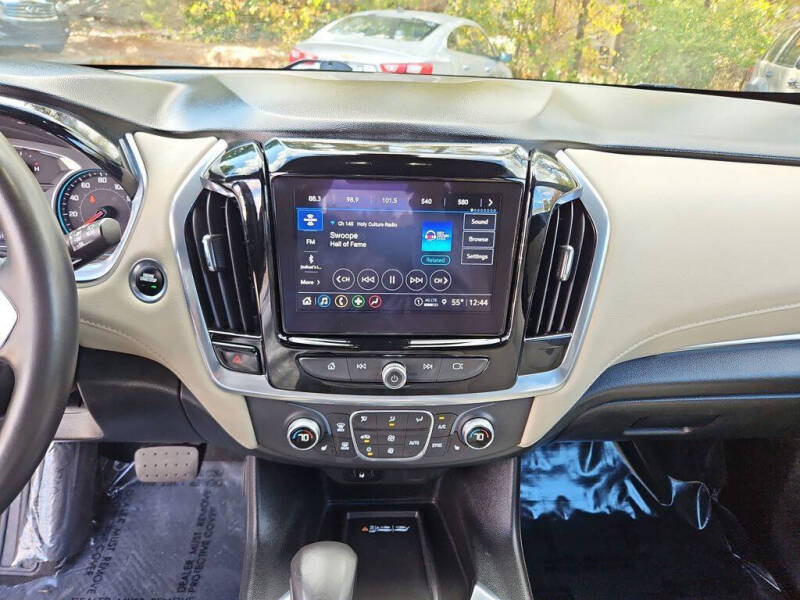 2022 Chevrolet Traverse LT Cloth