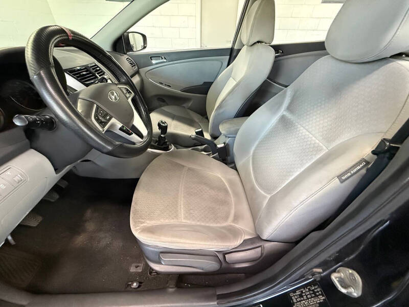 2012 Hyundai Accent SE