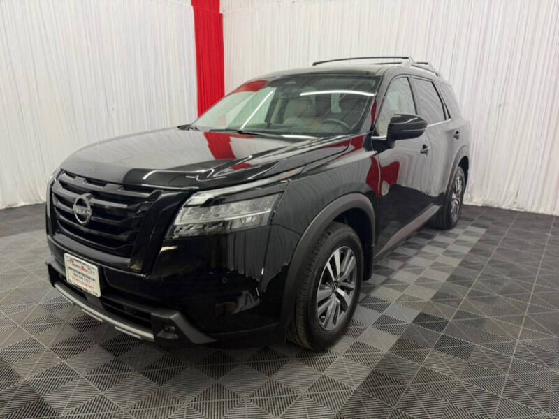 2023 Nissan Pathfinder SL