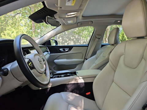2024 Volvo S60 Recharge T8 Plus Dark Theme