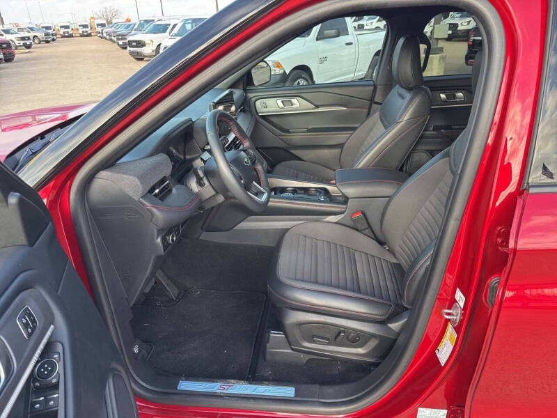 2025 Ford Explorer ST-Line