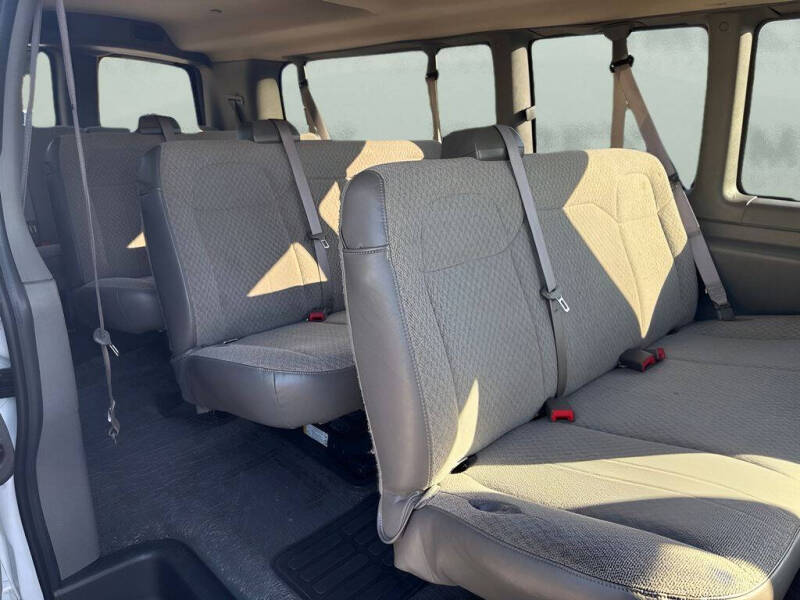 2025 Chevrolet Express LT 3500