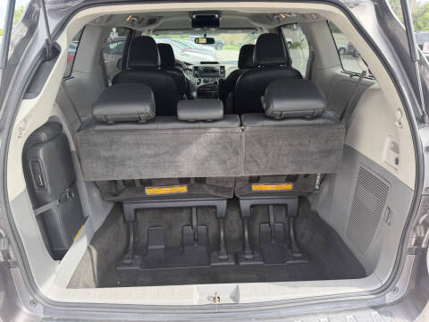 2014 Toyota Sienna SE 8-Passenger